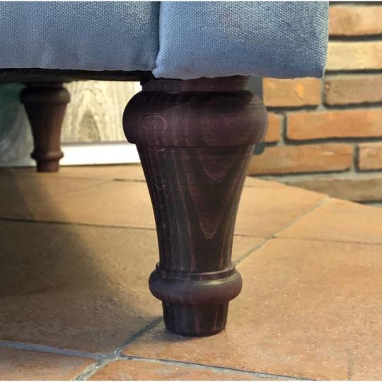 rezbovany gauc klasicky nabytok obyvacka renovacia noha gauc.jpg